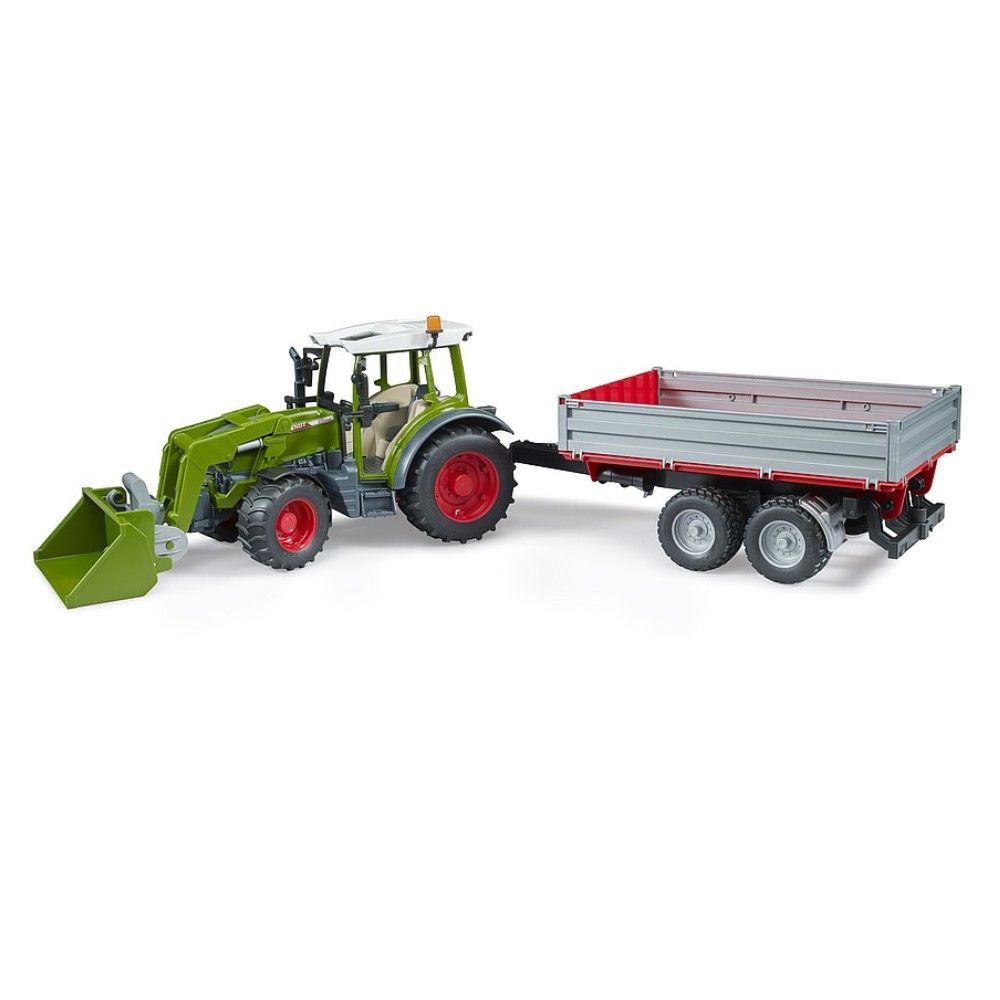 Trator Fendt Vario 211 com pá carregadora e reboque