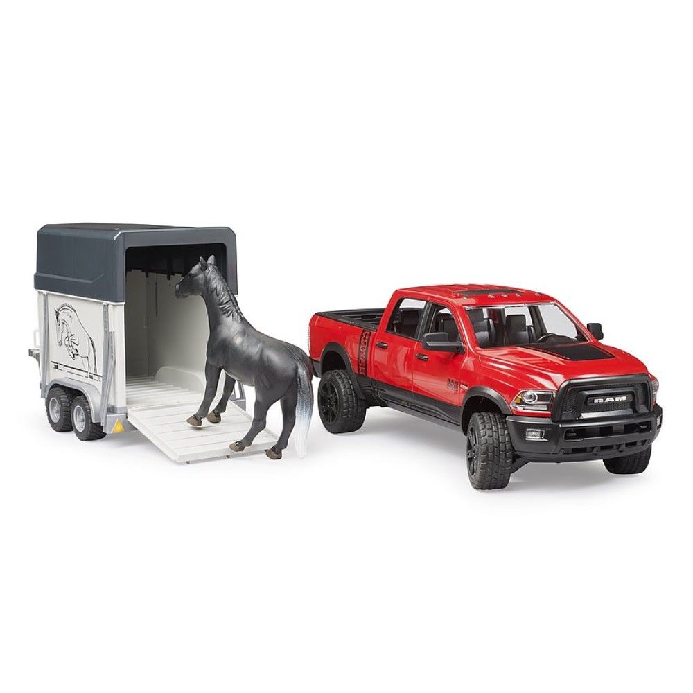 Pick-Up RAM 2500 Power Wagon com Atrelado e Cavalo