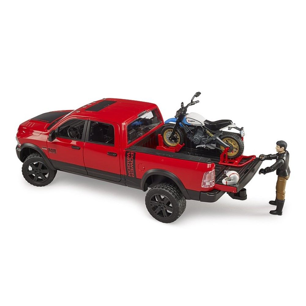 Pick-Up RAM 2500 Power Wagon com Moto Ducati Scrambler