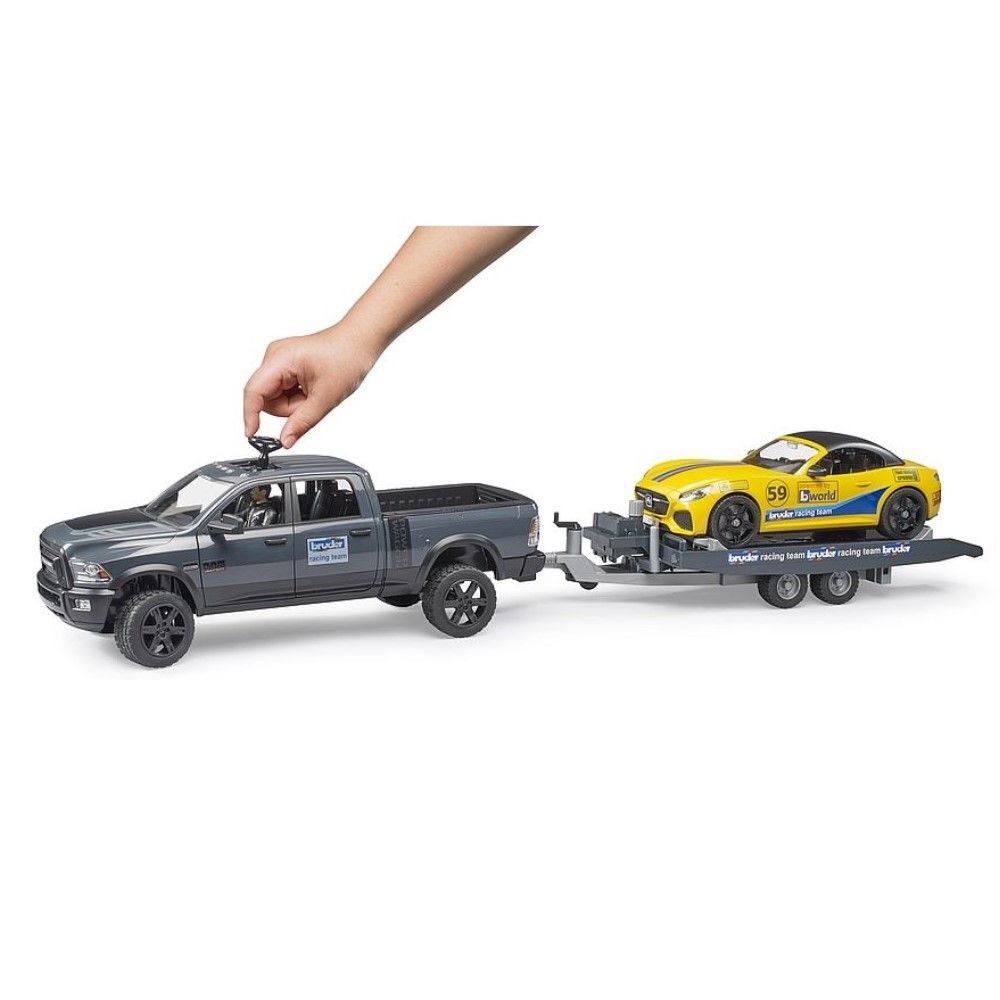 Pick-Up RAM 2500 Power Wagon com BRUDER Roadster Racing Team