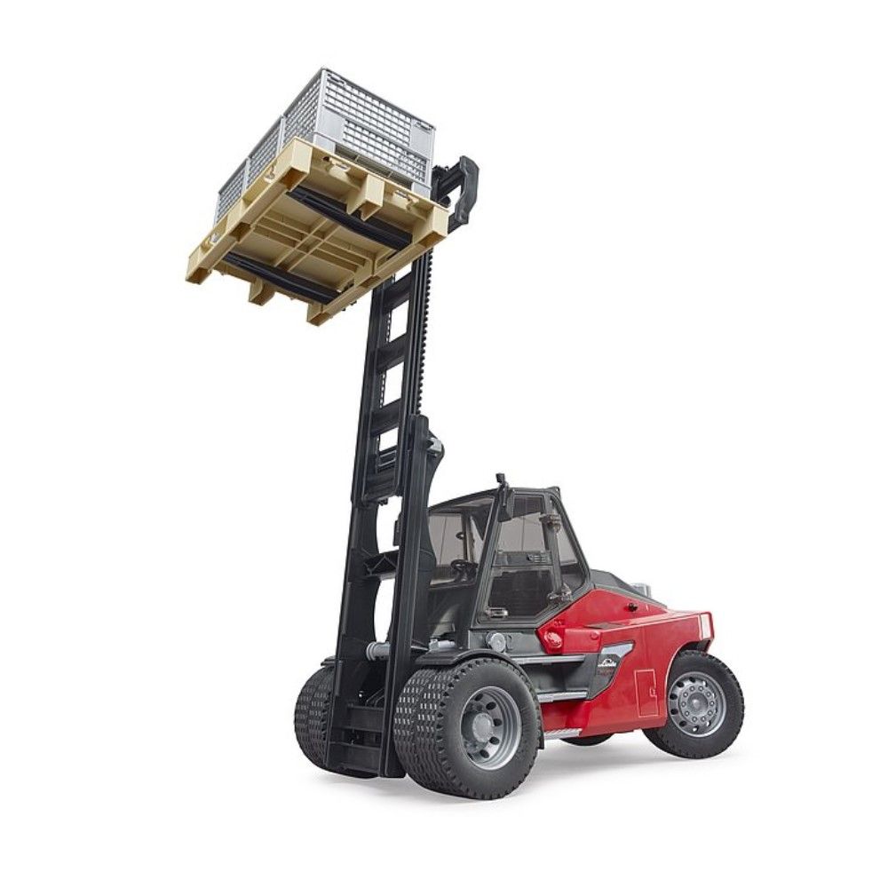 Empilhador Linde HT160 com paletes e cestos