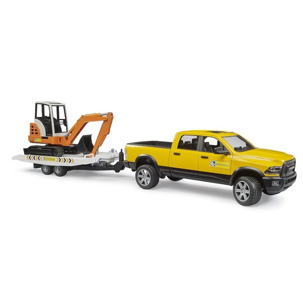 Pick-Up RAM 2500 Power Wagon com reboque e miniescavadora