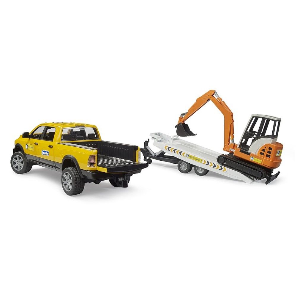 Pick-Up RAM 2500 Power Wagon com reboque e miniescavadora