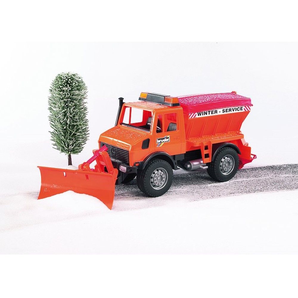 Limpa neves Unimog e espalhador de sal