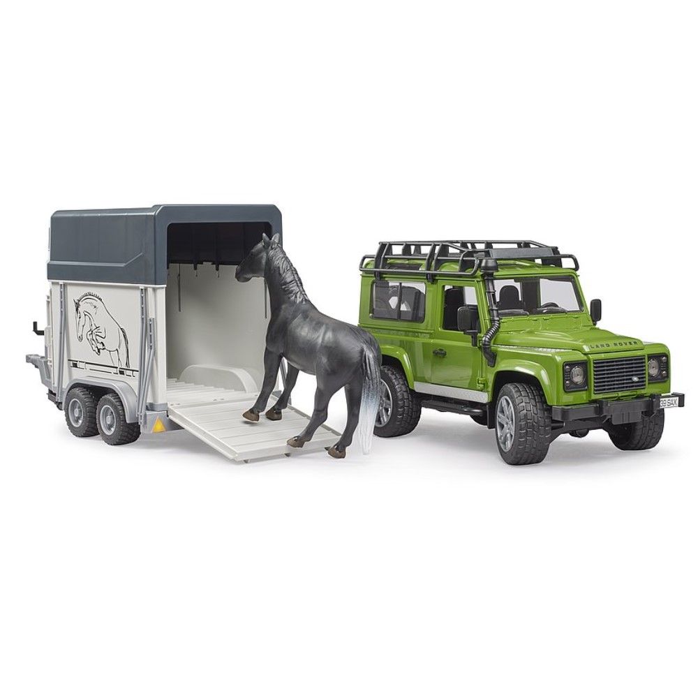 Land Rover Defender com reboque e 1 cavalo