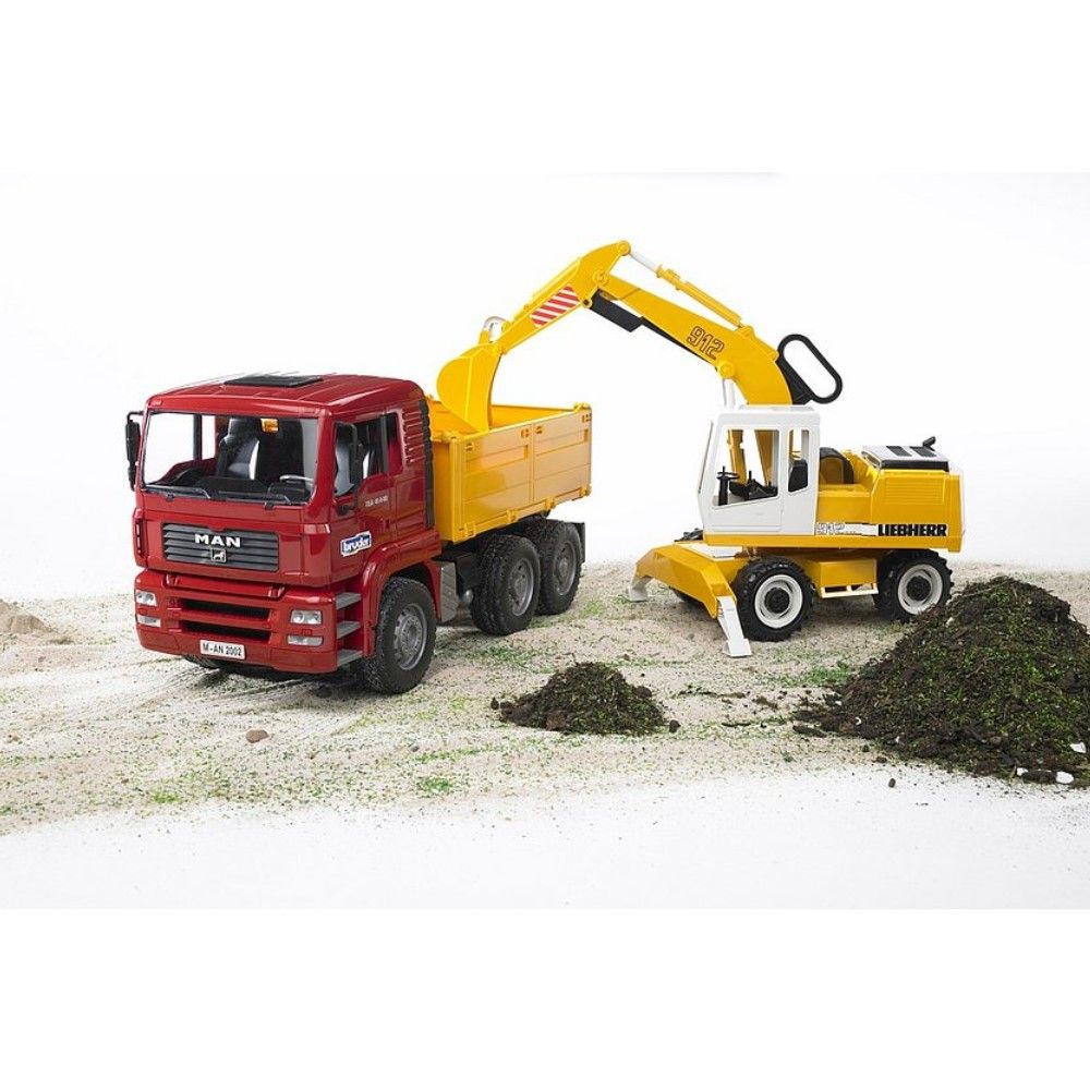 Camião MAN TGA com escavadora Liebherr