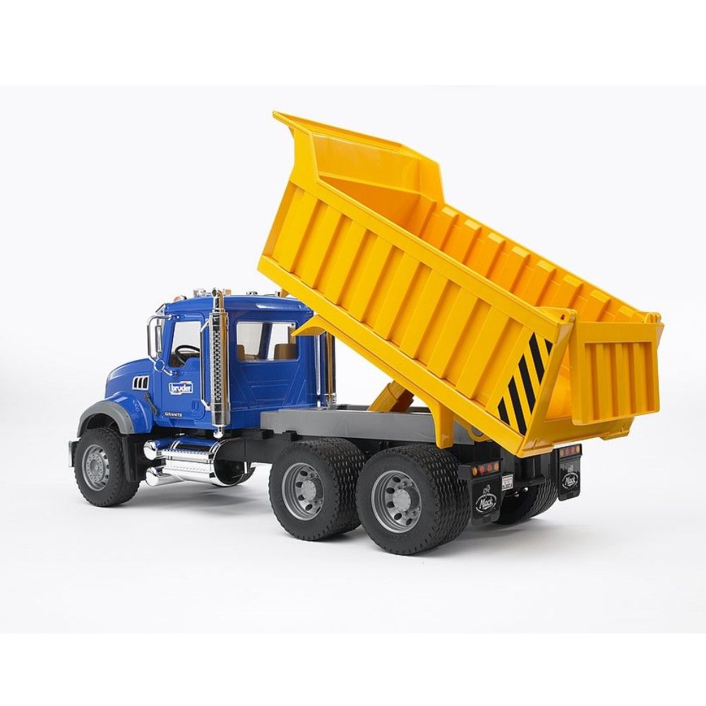 Camião MACK com báscula