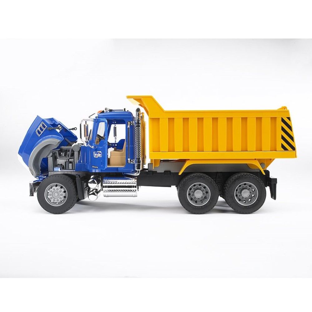 Camião MACK com báscula