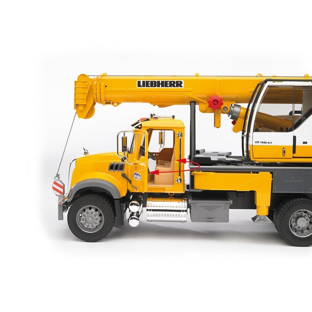 Camião MACK com Grua Liebherr