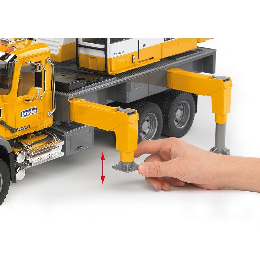 Camião MACK com Grua Liebherr