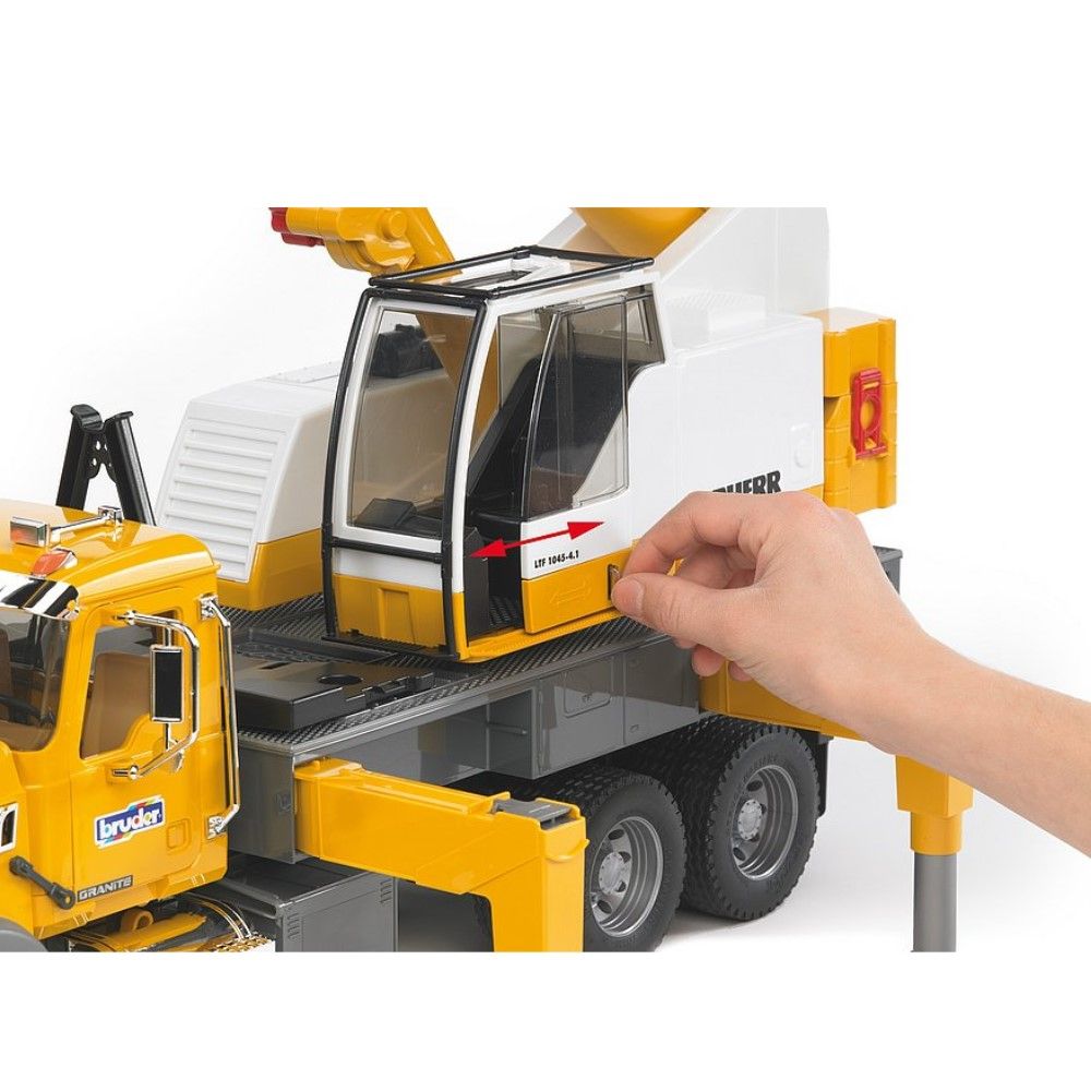 Camião MACK com Grua Liebherr