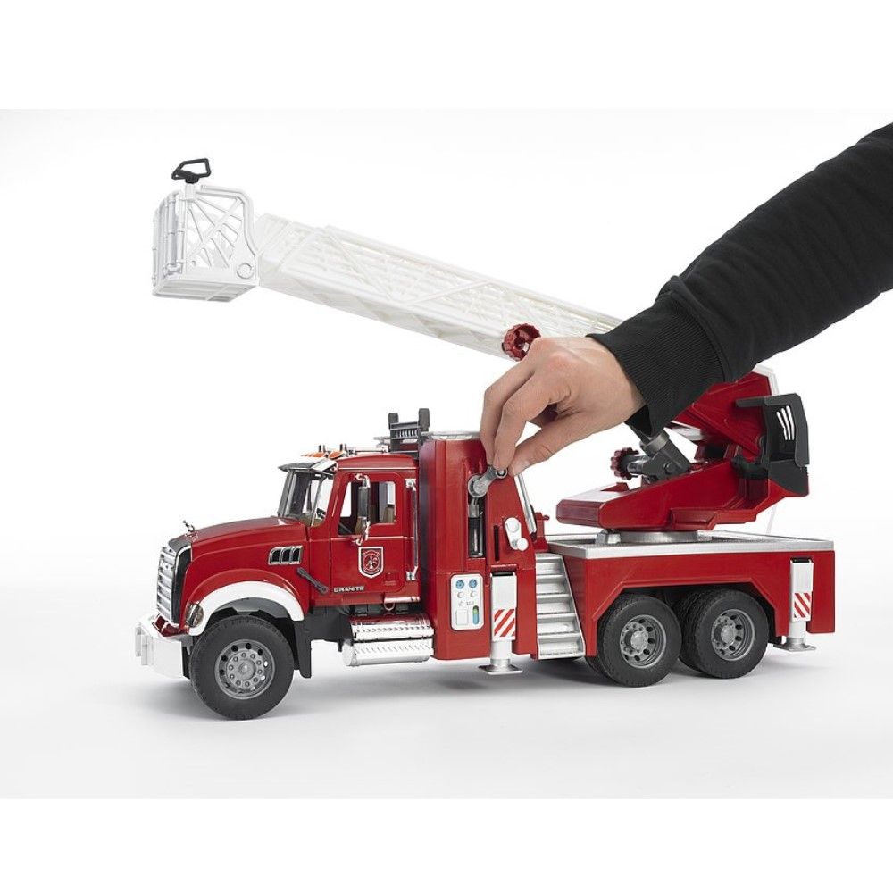 Camião MACK Bombeiros com auto-escada