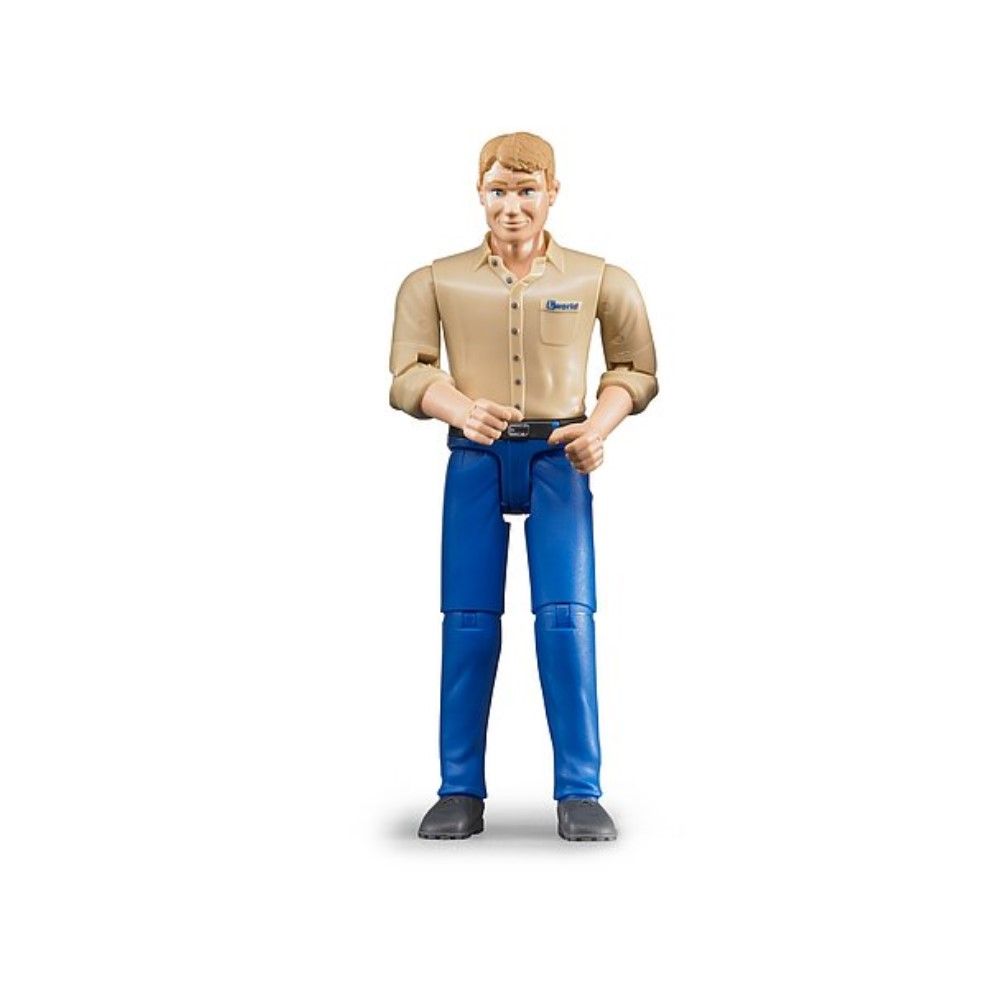 Homem de pele clara, com calças