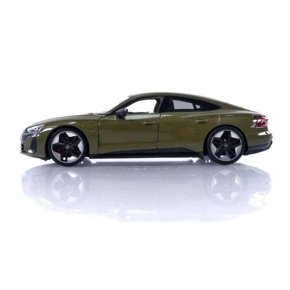 1/18 - Audi RS e-Tron GT 2022 (verde)