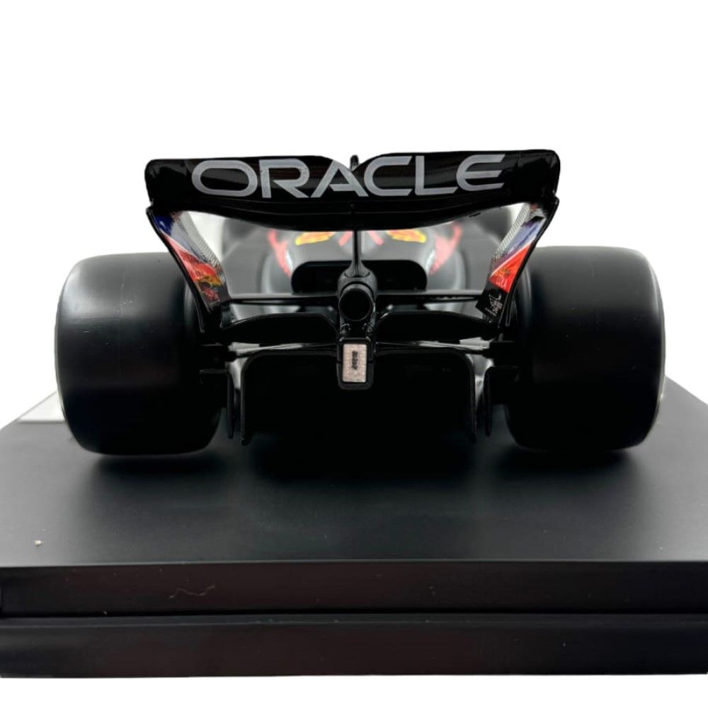 1/18 - F1 Red Bull RB19, Max Verstappen #1 - Edição Especial Limitada