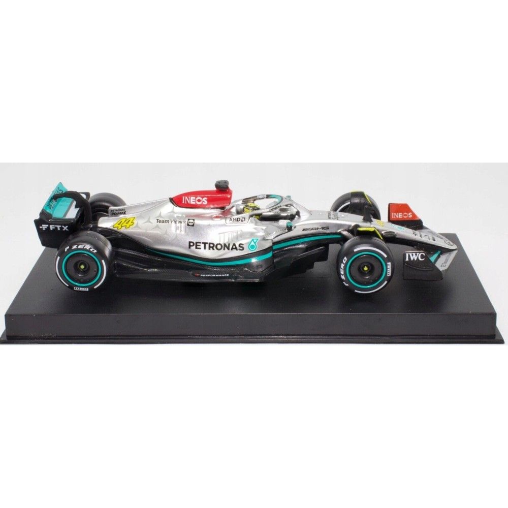 1/43 - F1 Mercedes AMG W13E Performance #44 2022 L.Hamilton com Capacete