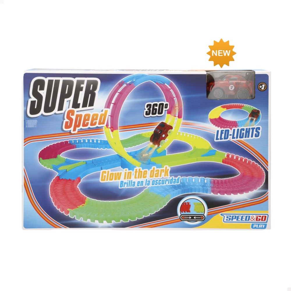 Pista com carro que brilha no escuro