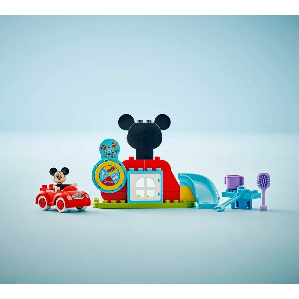 A Casa do Mickey Mouse com Carro