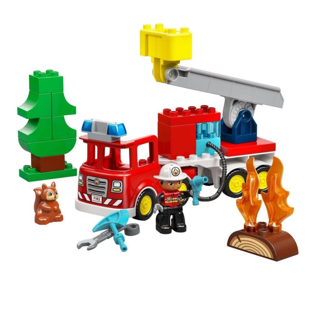 Camião dos Bombeiros com Mangueira e Bombeiro