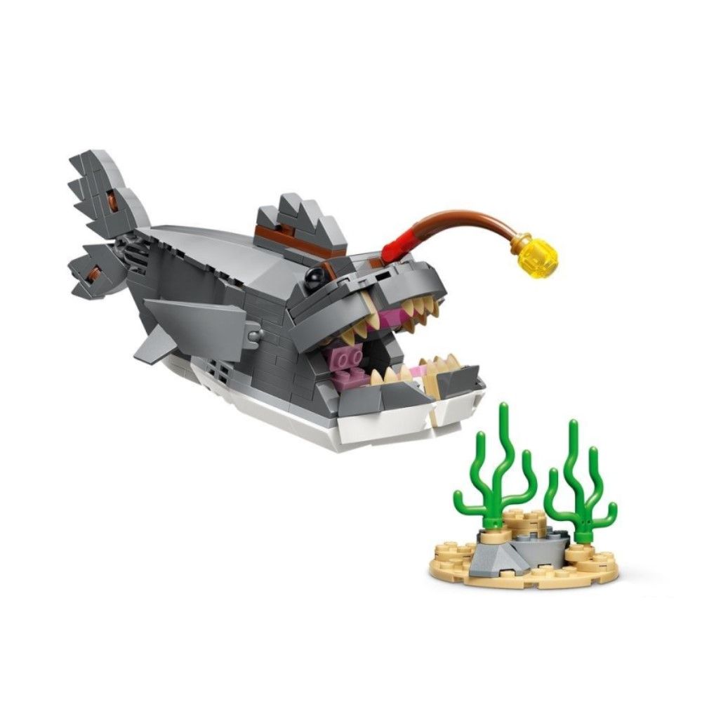 Tubarão Feroz Com Baú do Tesouro