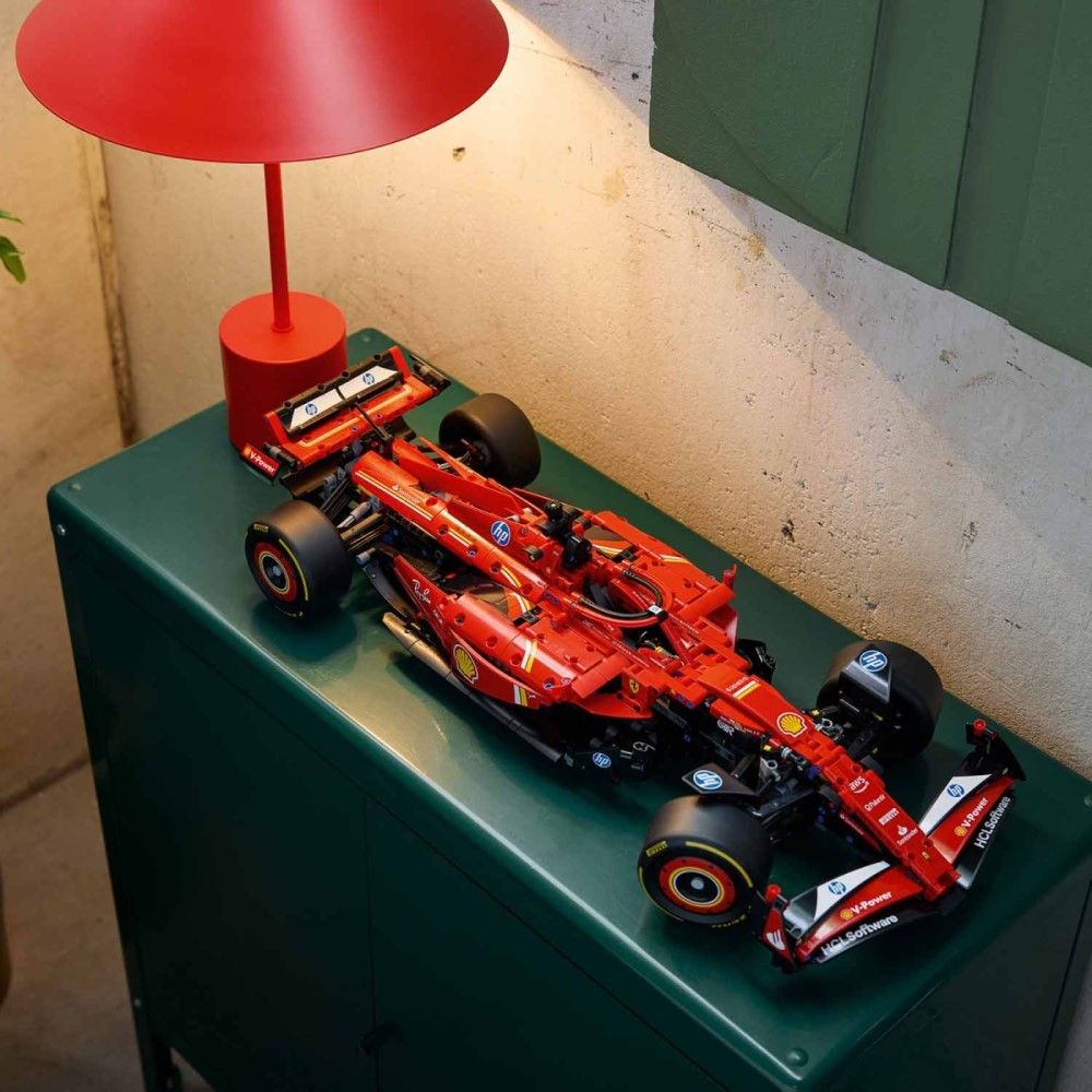Carro Ferrari SF-24 F1