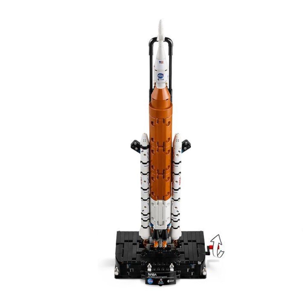 Foguetão do Sistema de Lançamento Espacial NASA Artemis