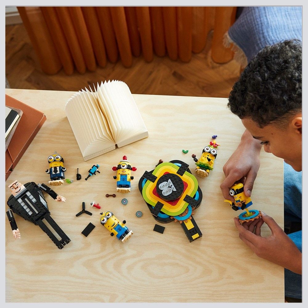 Gru e Minions Construídos com Peças