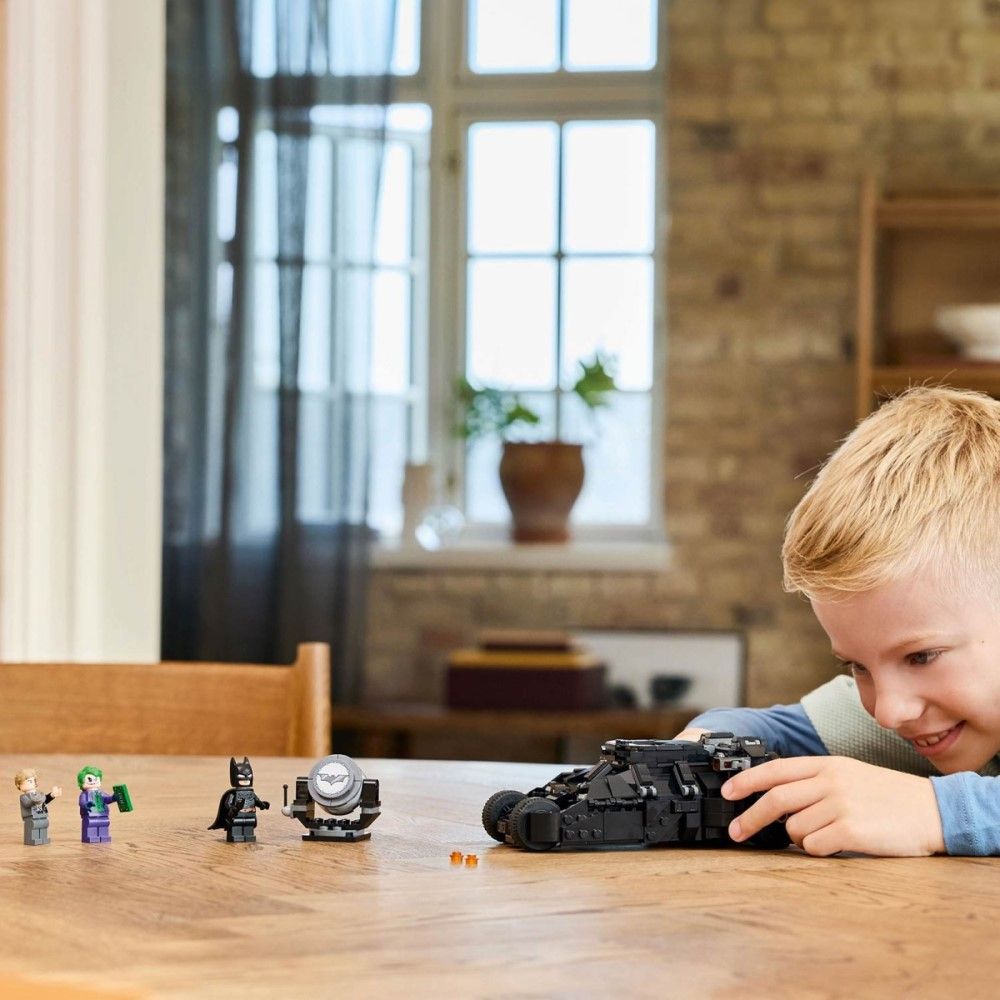 Batman Tumbler contra Two-Face e The Joker