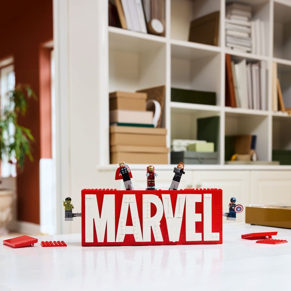 Logótipo MARVEL e Minifiguras