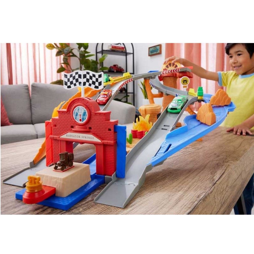 Playset Corrida Radiador Springs com Armadilhas